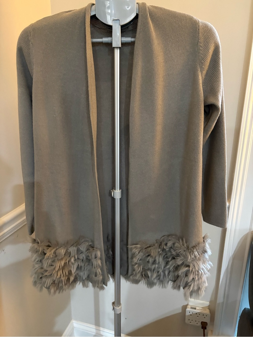 Women's Gray Open-Front Sweater Cardigan with Faux-Fur Trim